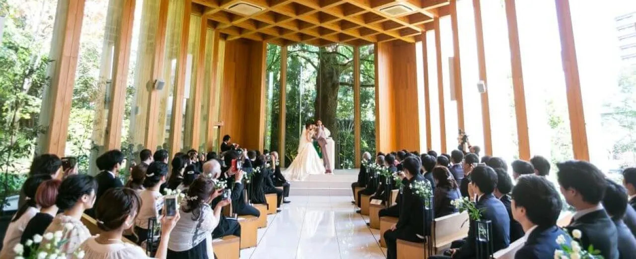 ゲストに見守られながら過ごす挙式風景